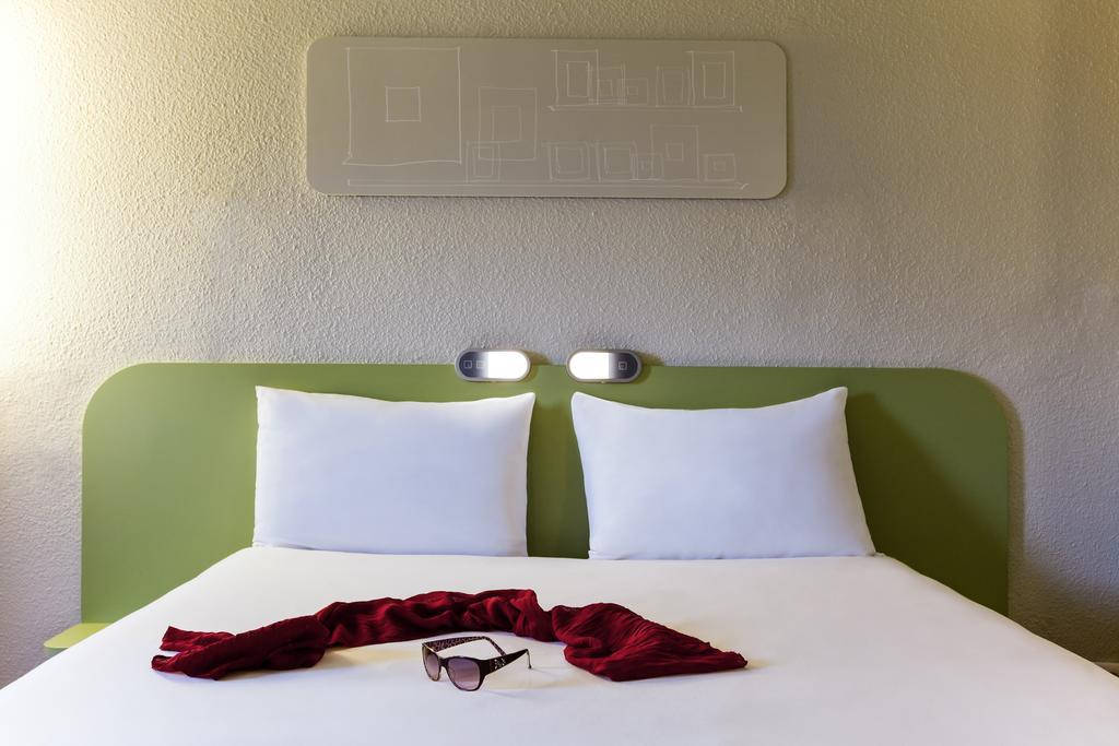 Ibis Budget Valenciennes Petite Forêt מראה חיצוני תמונה